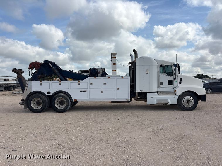 image for item FC2404 2000 Kenworth T600 tow truck
