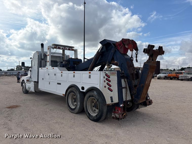 image for item FC2404 2000 Kenworth T600 tow truck