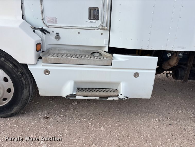 image for item FC2404 2000 Kenworth T600 tow truck