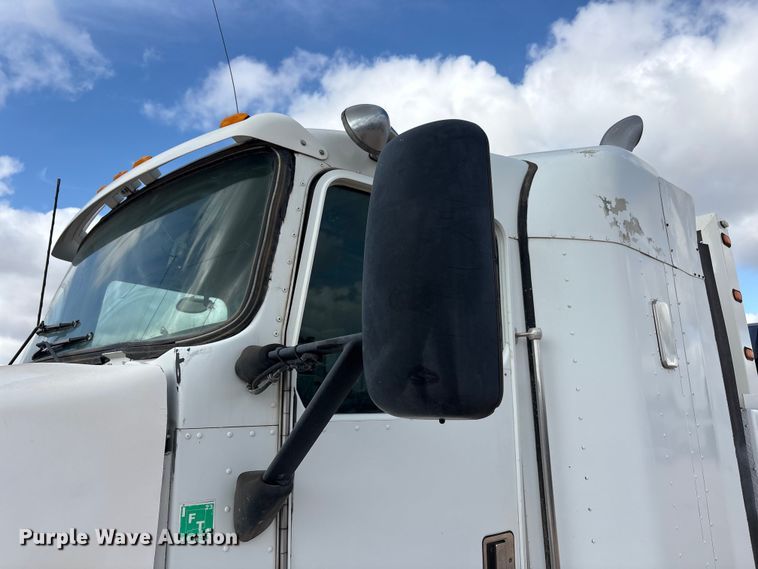 image for item FC2404 2000 Kenworth T600 tow truck