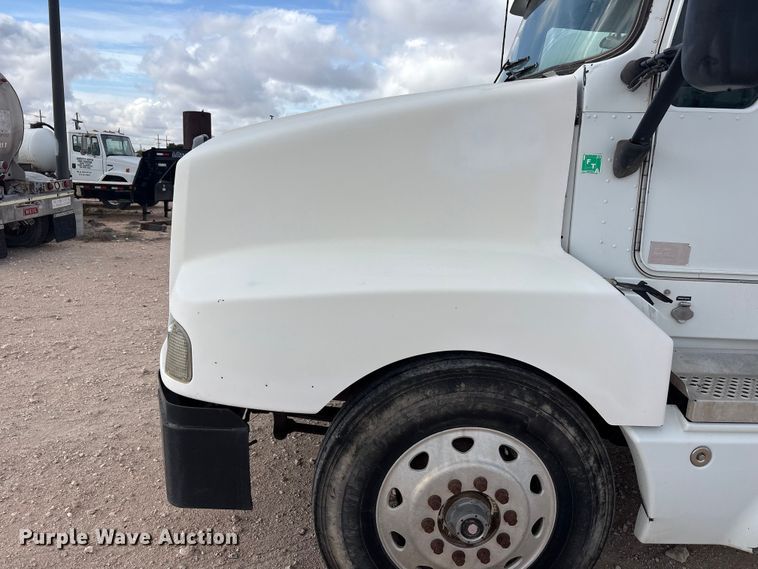 image for item FC2404 2000 Kenworth T600 tow truck