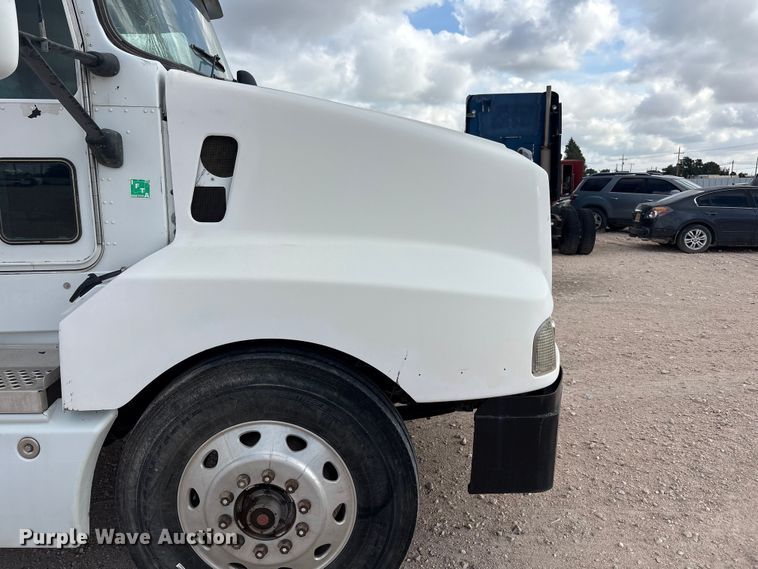 image for item FC2404 2000 Kenworth T600 tow truck