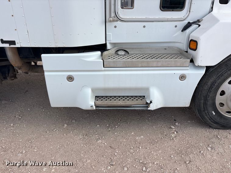 image for item FC2404 2000 Kenworth T600 tow truck