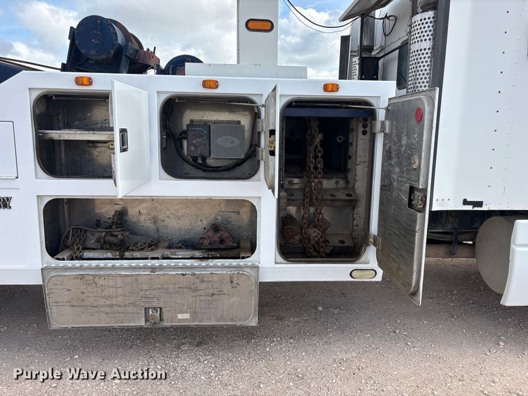 image for item FC2404 2000 Kenworth T600 tow truck