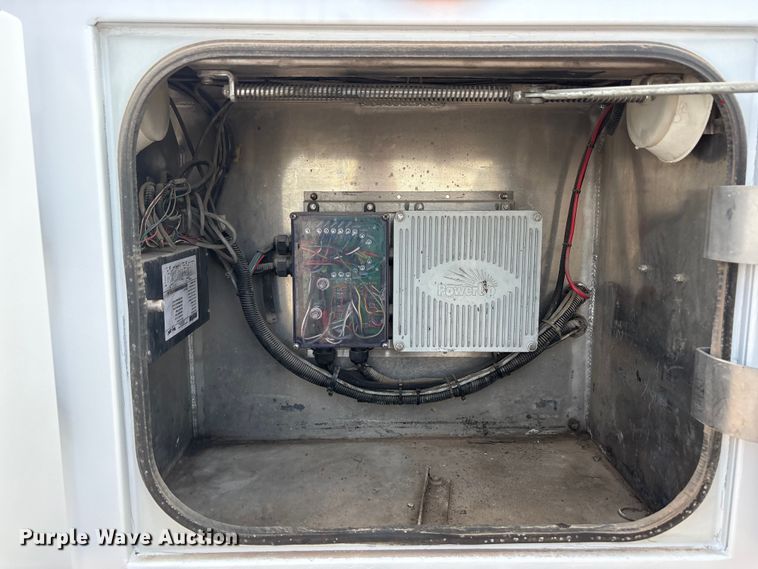 image for item FC2404 2000 Kenworth T600 tow truck
