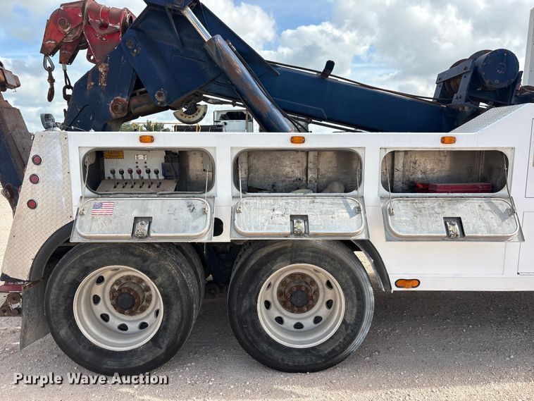 image for item FC2404 2000 Kenworth T600 tow truck