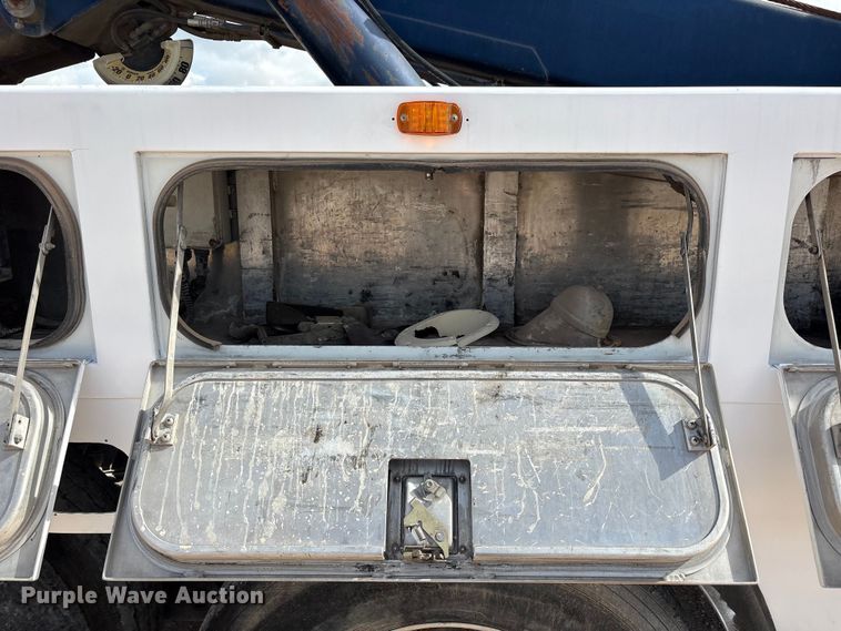 image for item FC2404 2000 Kenworth T600 tow truck