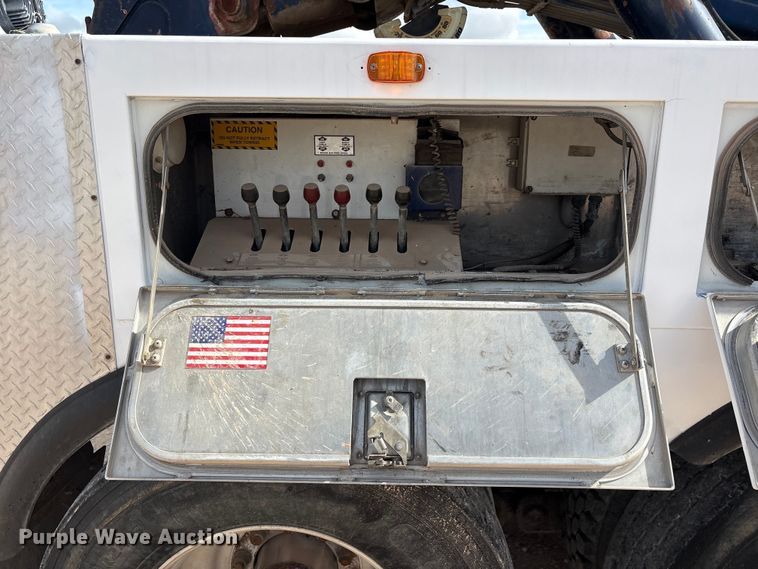 image for item FC2404 2000 Kenworth T600 tow truck