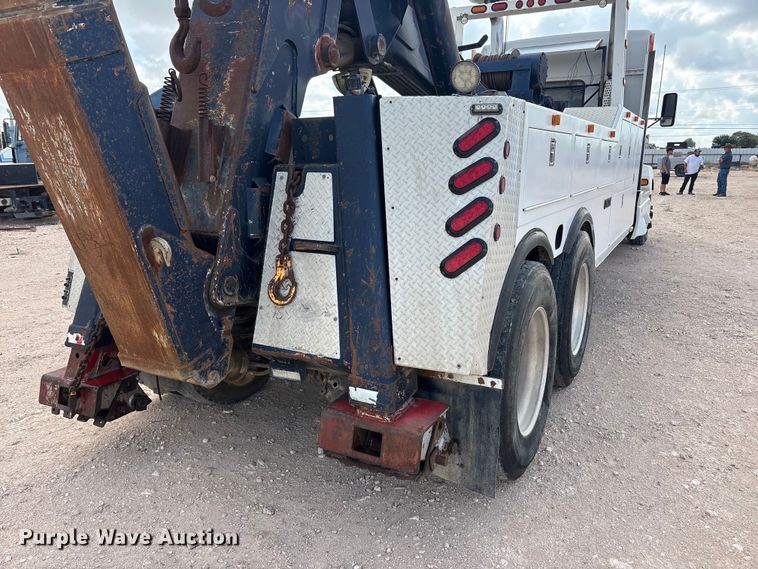 image for item FC2404 2000 Kenworth T600 tow truck