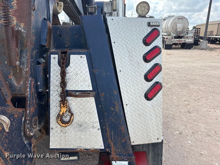 image for item FC2404 2000 Kenworth T600 tow truck