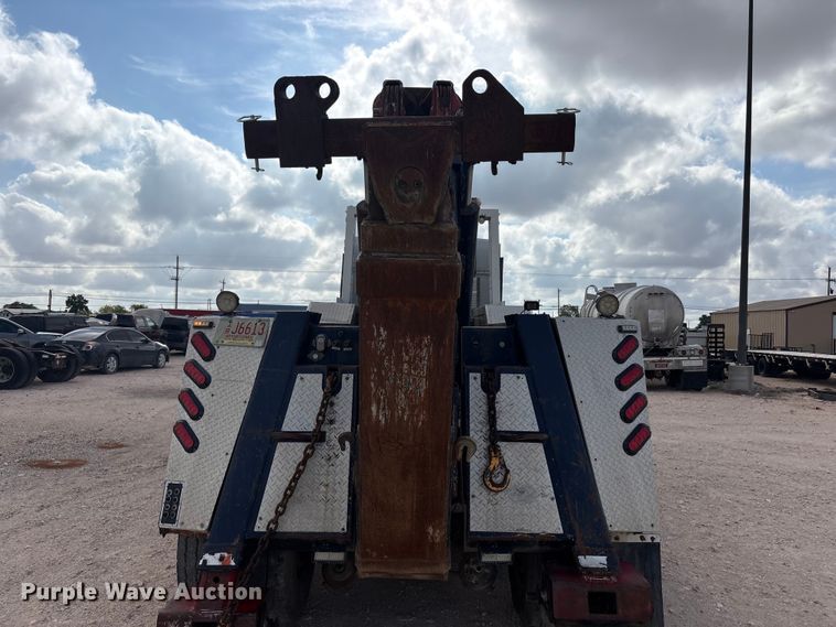 image for item FC2404 2000 Kenworth T600 tow truck