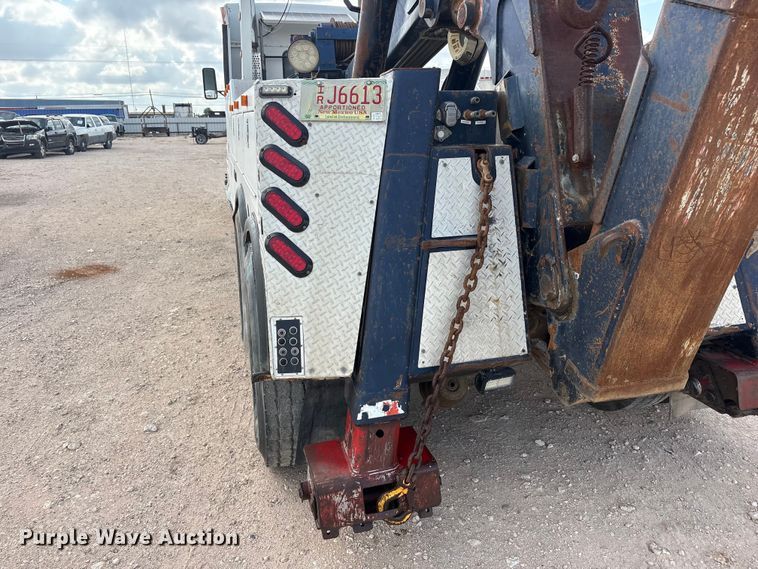image for item FC2404 2000 Kenworth T600 tow truck