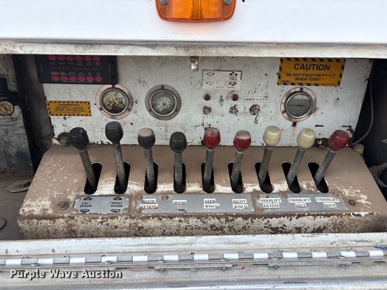 image for item FC2404 2000 Kenworth T600 tow truck