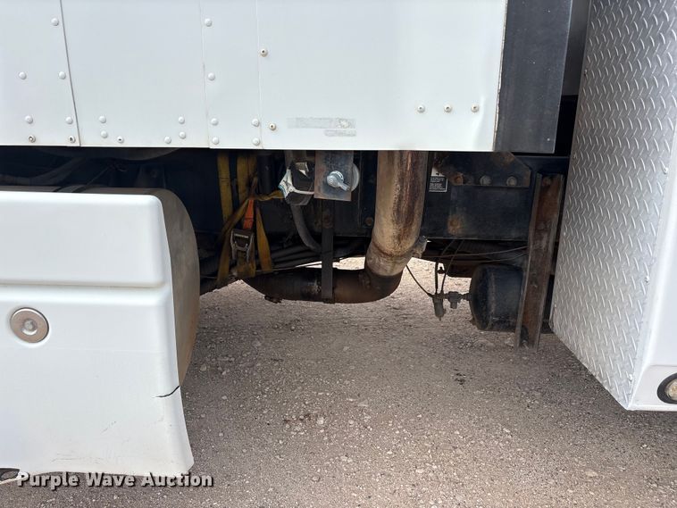 image for item FC2404 2000 Kenworth T600 tow truck