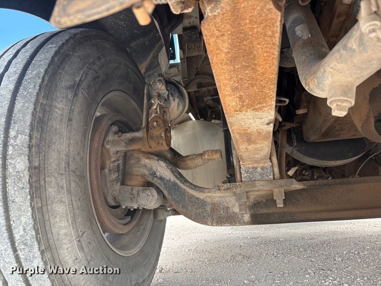 image for item FC2404 2000 Kenworth T600 tow truck