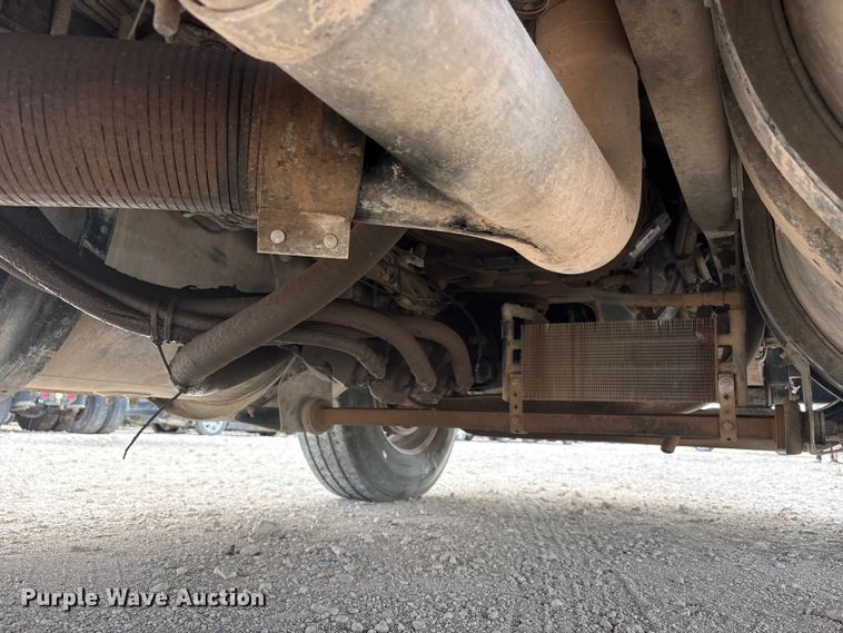 image for item FC2404 2000 Kenworth T600 tow truck