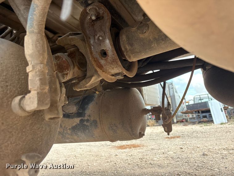 image for item FC2404 2000 Kenworth T600 tow truck