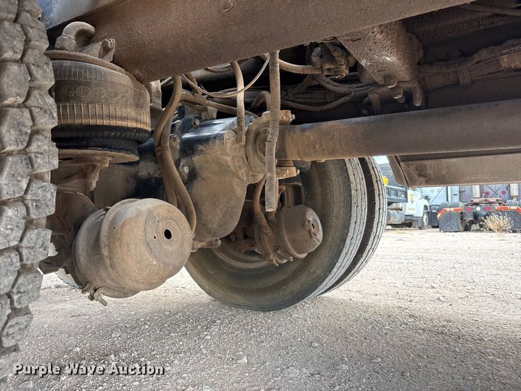 image for item FC2404 2000 Kenworth T600 tow truck