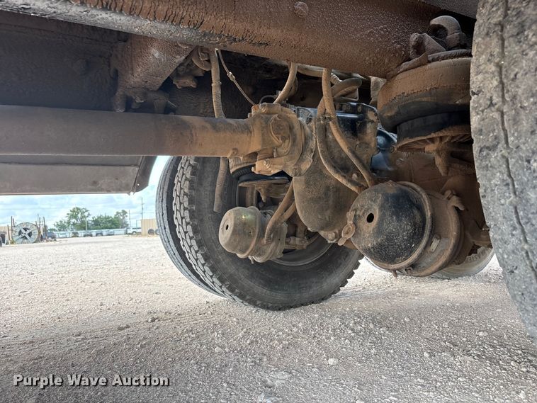 image for item FC2404 2000 Kenworth T600 tow truck