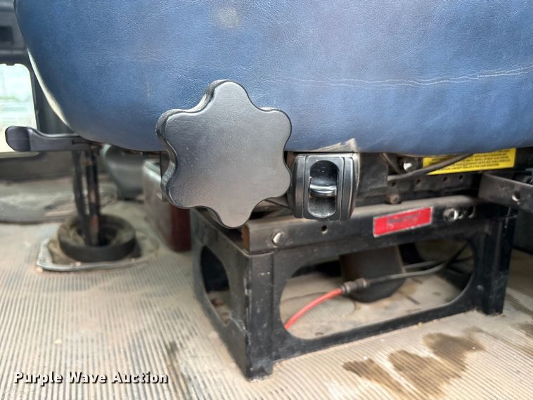 image for item FC2404 2000 Kenworth T600 tow truck