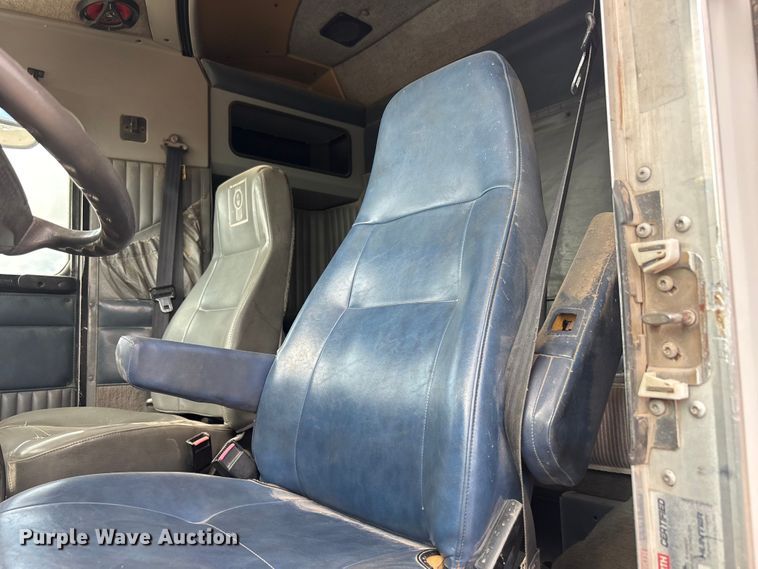 image for item FC2404 2000 Kenworth T600 tow truck