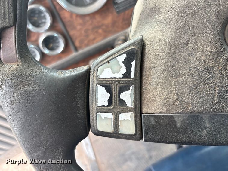 image for item FC2404 2000 Kenworth T600 tow truck