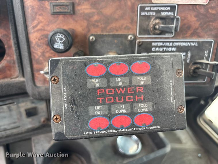 image for item FC2404 2000 Kenworth T600 tow truck
