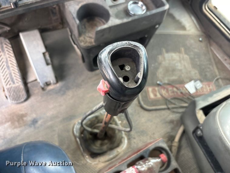 image for item FC2404 2000 Kenworth T600 tow truck