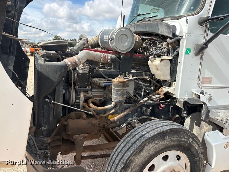 image for item FC2404 2000 Kenworth T600 tow truck