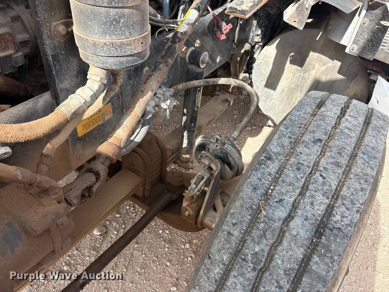 image for item FC2404 2000 Kenworth T600 tow truck