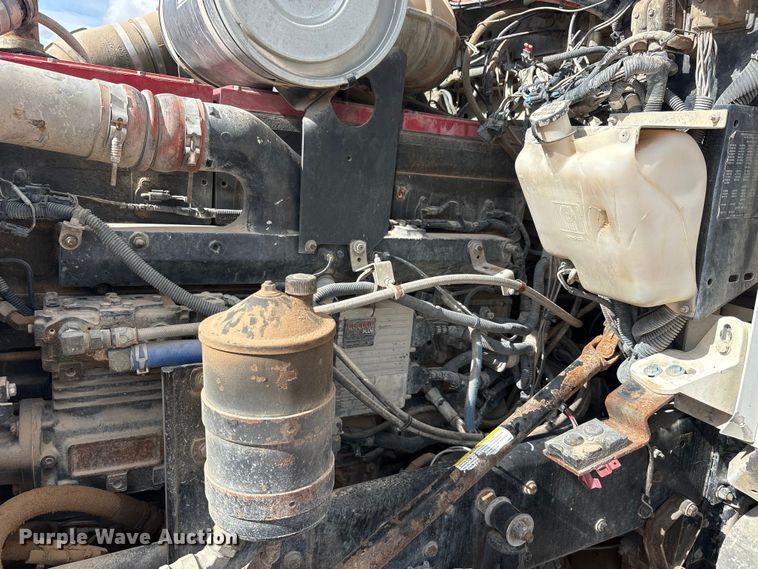 image for item FC2404 2000 Kenworth T600 tow truck