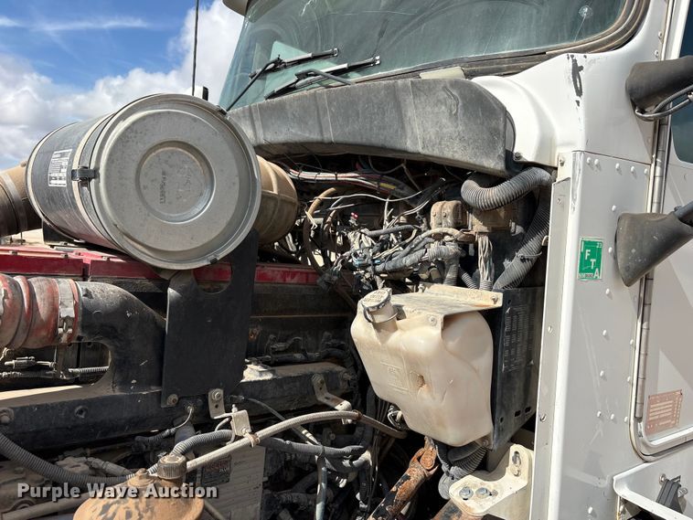 image for item FC2404 2000 Kenworth T600 tow truck