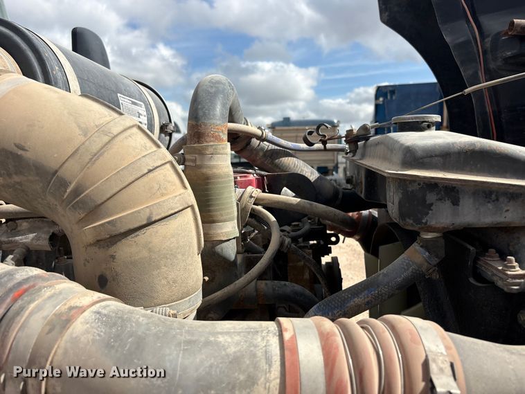 image for item FC2404 2000 Kenworth T600 tow truck