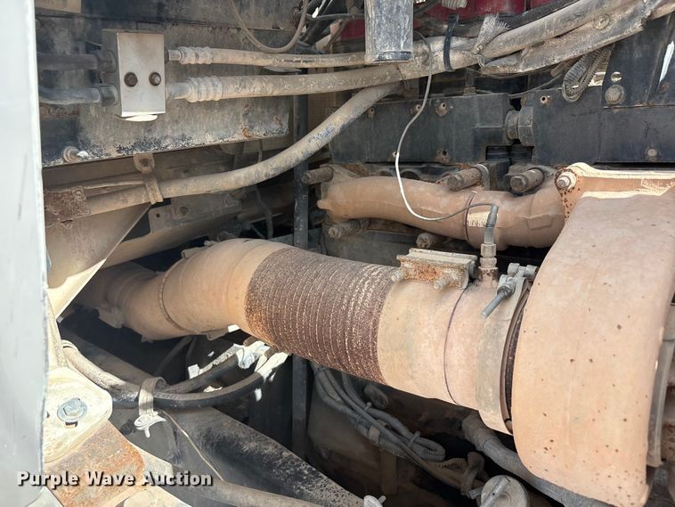 image for item FC2404 2000 Kenworth T600 tow truck