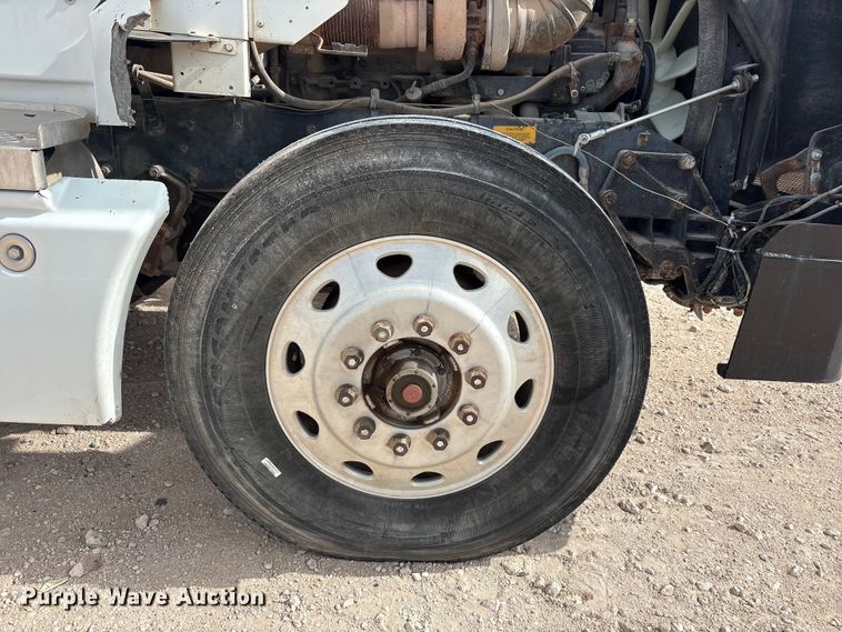 image for item FC2404 2000 Kenworth T600 tow truck