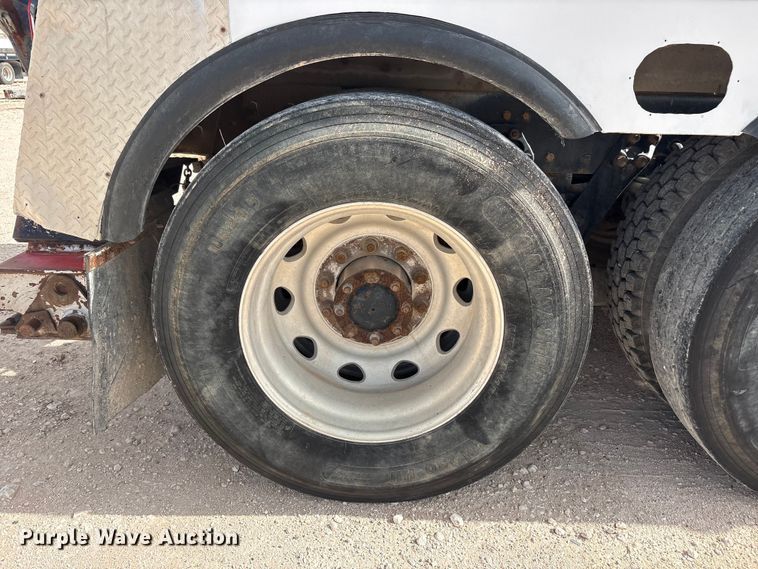 image for item FC2404 2000 Kenworth T600 tow truck