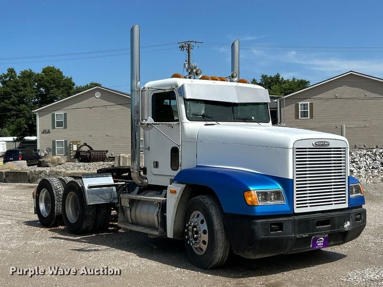 image for item FC2704 2000 Freightliner FLD semi truck