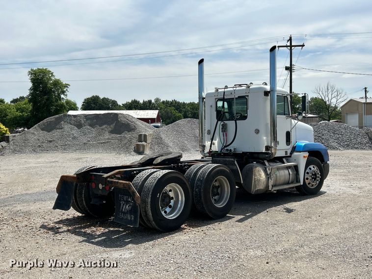 image for item FC2704 2000 Freightliner FLD semi truck