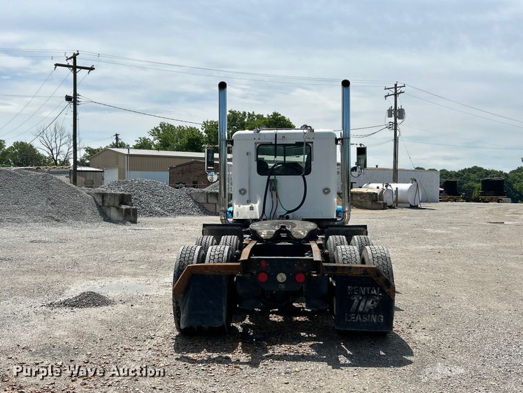 image for item FC2704 2000 Freightliner FLD semi truck