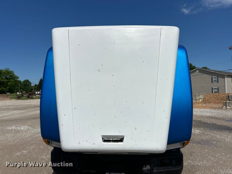 image for item FC2704 2000 Freightliner FLD semi truck