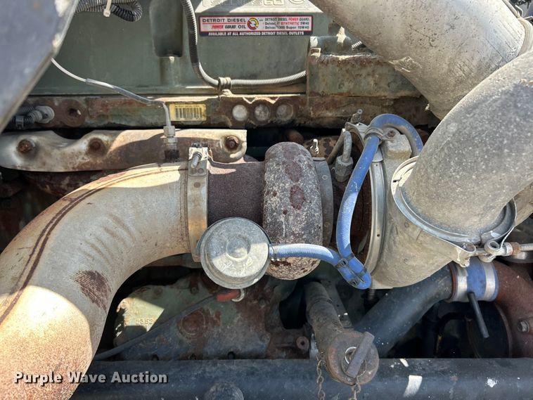 image for item FC2704 2000 Freightliner FLD semi truck