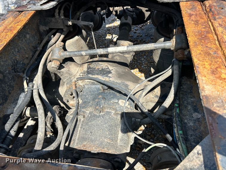 image for item FC2704 2000 Freightliner FLD semi truck