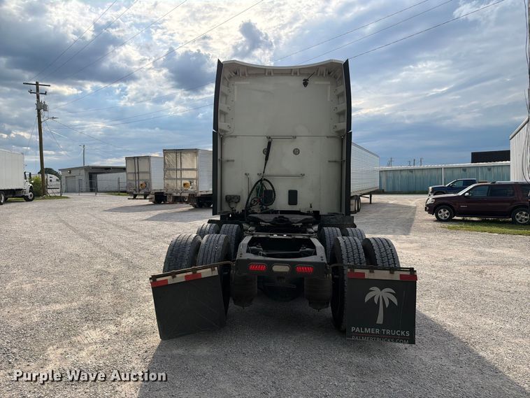 image for item FC3139 2020 Peterbilt 579 semi truck