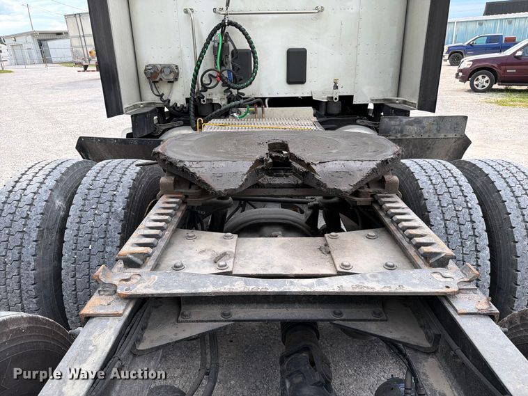 image for item FC3139 2020 Peterbilt 579 semi truck