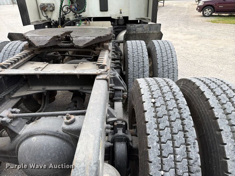 image for item FC3139 2020 Peterbilt 579 semi truck