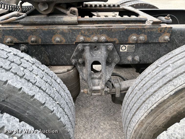 image for item FC3139 2020 Peterbilt 579 semi truck