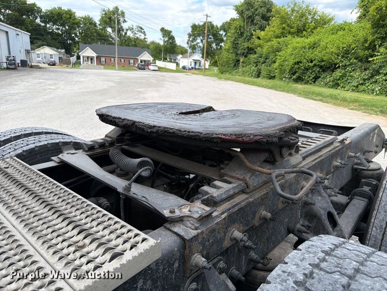 image for item FC3139 2020 Peterbilt 579 semi truck