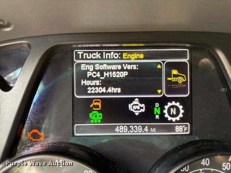 image for item FC3139 2020 Peterbilt 579 semi truck