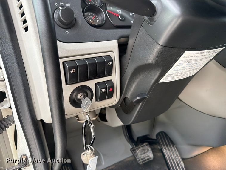 image for item FC3139 2020 Peterbilt 579 semi truck