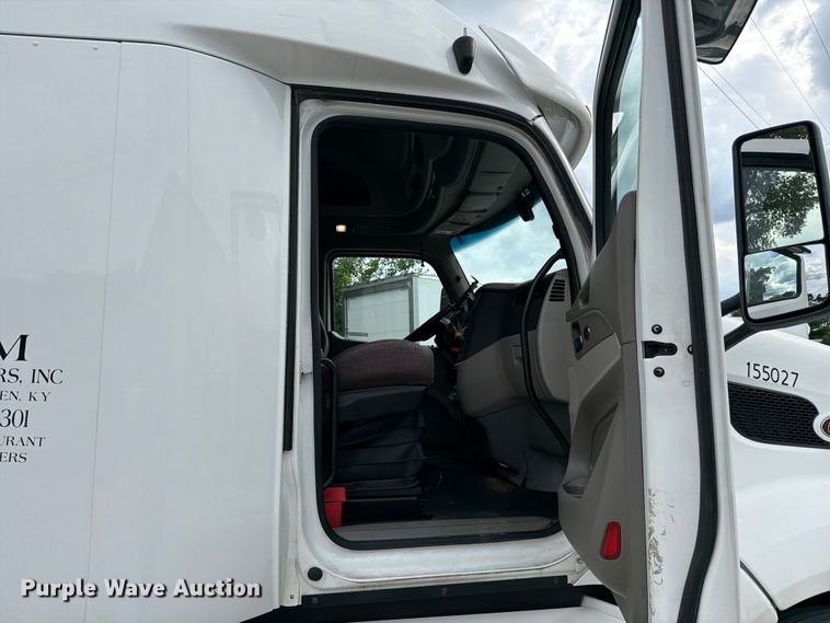 image for item FC3139 2020 Peterbilt 579 semi truck